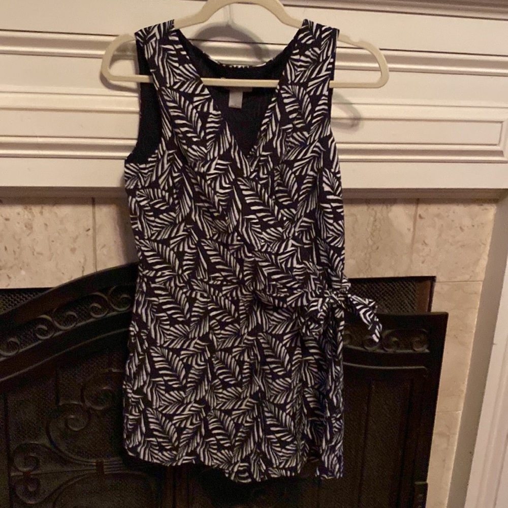 Adorable Loft size 0 romper in black and white leaf design.  EUC
